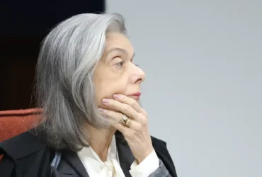 Urnas eletrônicas são defendidas por Cármen Lúcia em julgamento