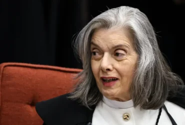 Cármen Lúcia forma maioria para condenação de Bolsonaro e aliados