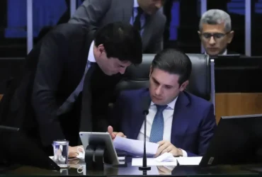 Câmara Restabelece Voto Secreto na PEC da Blindagem e Gera Polêmica
