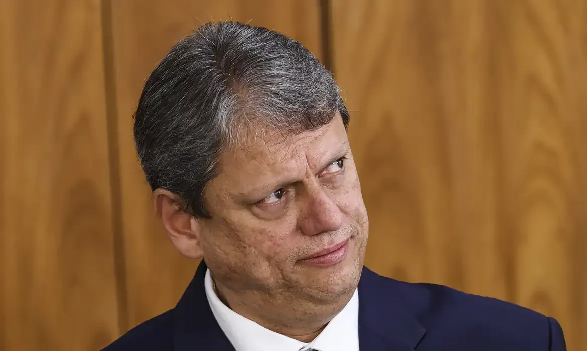 Moraes solicita parecer da PGR sobre investigação de Tarcísio