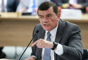 Fux vota pela absolvição de ex-ministro da Defesa em caso de golpe