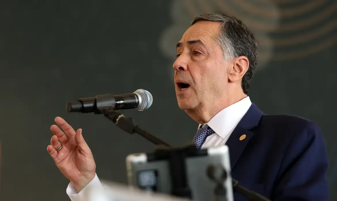 Barroso defende recomeço e pacificação no Brasil