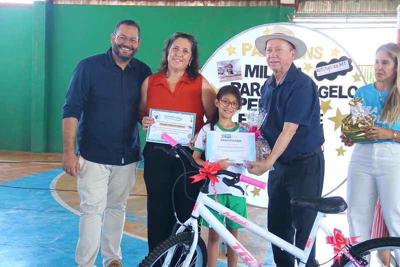 Aluna da rede municipal conquista maior proficiência no Avalia MT e é homenageada pela Prefeitura de Sinop