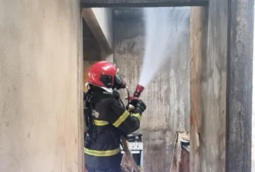 Bombeiros de Mato Grosso controlam incêndio residencial em Sinop rapidamente