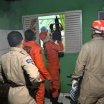 Homem é resgatado após ficar preso em janela de casa em Mato Grosso