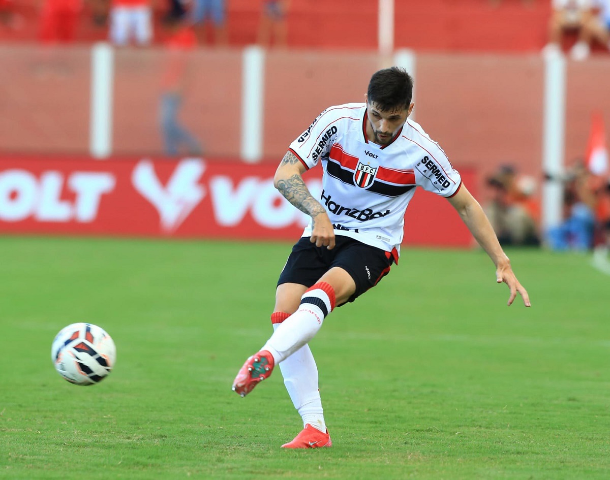 CRB x Botafogo-SP hoje pela Série B: onde assistir, escalações e tudo sobre o duelo no Rei Pelé. Imagem: Carlos Costa Agência Botafogo Divulgação