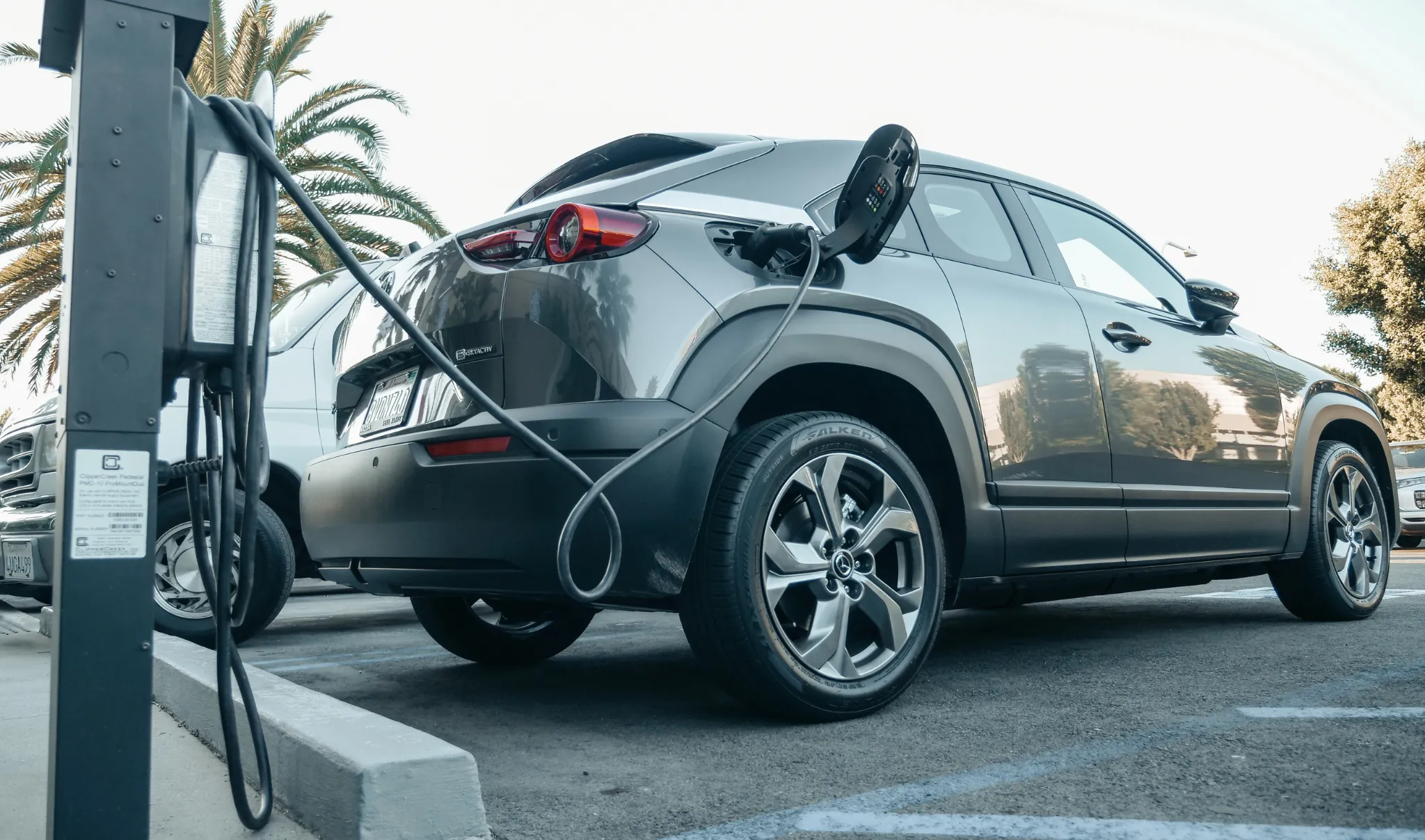 Combinação de tecnologias limpas acelera a transição para transporte de baixo carbono.