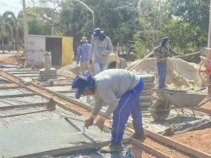 Construção de calçadas avança em principais avenidas, em Barra do Garças