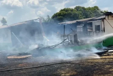 Incêndio atinge escola municipal em Juína e mobiliza bombeiros
