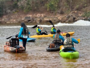 Descida de caiaque abre atividades de projeto Salve o Rio Araguaia, em Barra do Garças