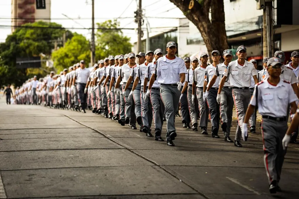 Desfile cívico de 7 de Setembro mobiliza estudantes em Cuiabá