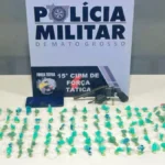 Adolescente é apreendido com arma e 100 porções de droga em Várzea Grande