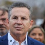 Mauro Mendes recebe prêmio nacional por avanços na alfabetização em Mato Grosso