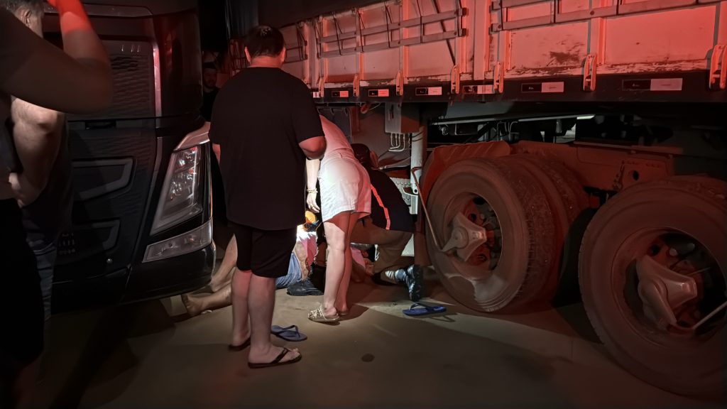 Vítima, de 50 anos, pode ter sofrido mal súbito antes da queda; homem foi levado ao Hospital Regional e precisou ser entubado