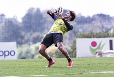 Criciúma x CRB: onde assistir, escalações e tudo sobre o duelo decisivo pela Série B. Imagem: João Vitor Pereira CEC