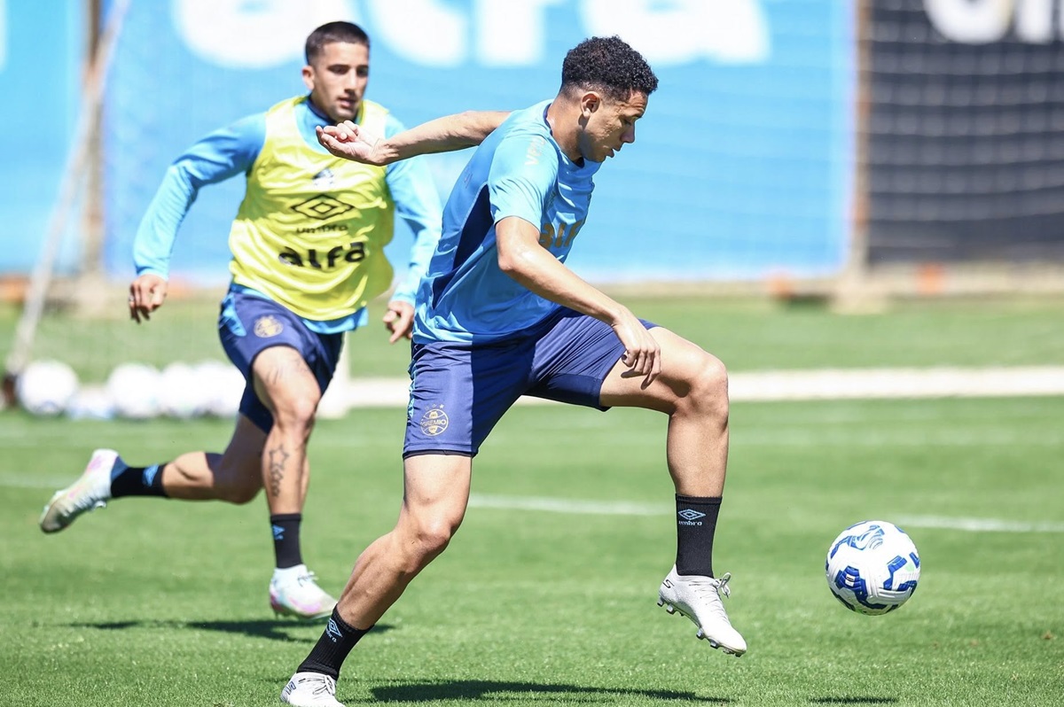 Santos x Grêmio: onde assistir, escalações e informações do duelo pelo Brasileirão 2025. Imagem: Lucas Uebel Grêmio FBPA