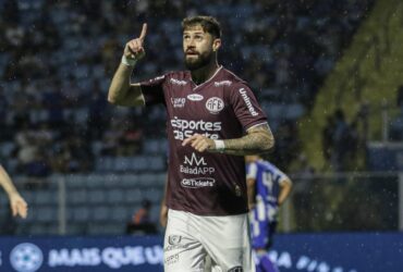 Ferroviária x Chapecoense: onde assistir, escalações e tudo sobre o duelo pela Série B. Imagem: Luis Miguel Ferreira Ferroviária SAF