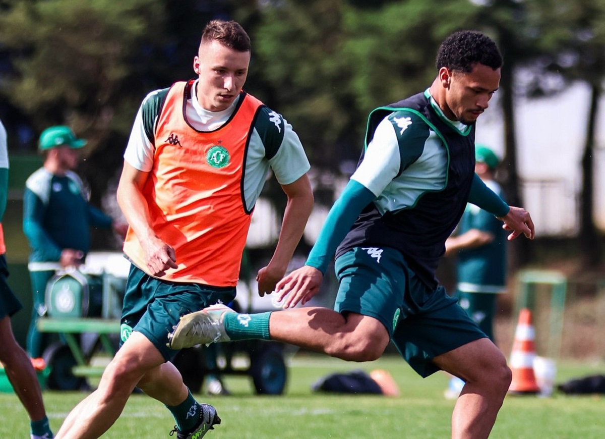 Chapecoense x Athletico-PR: onde assistir, escalações e tudo sobre o jogo da Série B. Imagem: Luiz Ferrazzo ACF