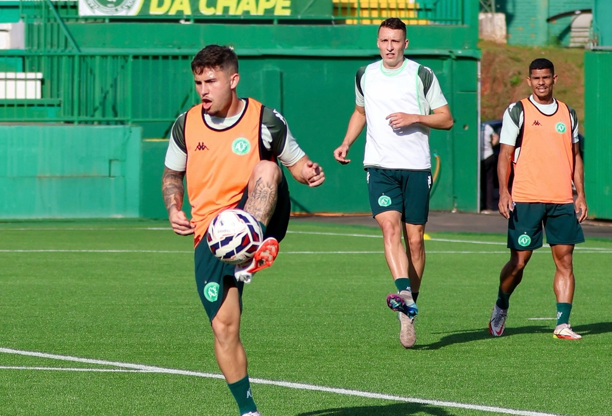 Criciúma x Chapecoense: onde assistir, escalações e palpites da Série B. Imagem: Luiz Ferrazzo ACF