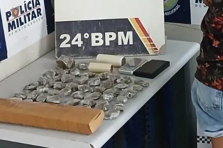 Mulher é presa em Cuiabá com 51 porções de drogas escondidas em casa