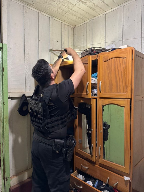 Celular com vídeos e imagens de exploração sexual foi apreendido; suspeito preso em flagrante