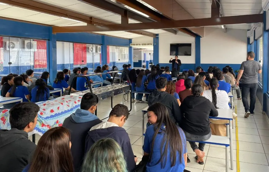 Procon-MT promove palestra sobre proteção de dados e cyberbullying em escolas