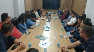 Prefeitura de Sinop debate com provedores de internet e telefonia sobre despoluição de cabeamento e fiação