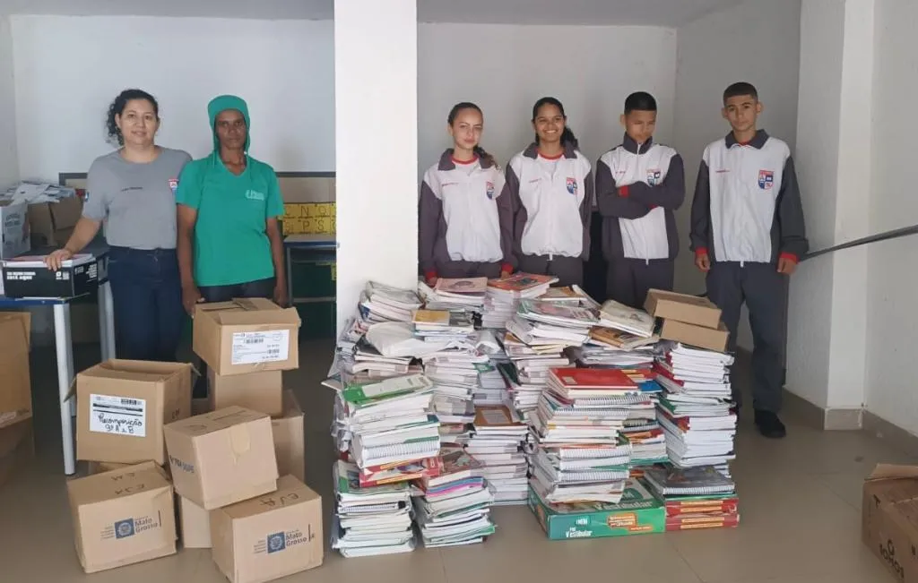 Projeto em escola estadual de Mato Grosso transforma livros usados em consciência ambiental