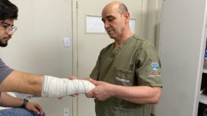 Unificação visual: Servidores de saúde de Rondonópolis recebem novos uniformes padronizados