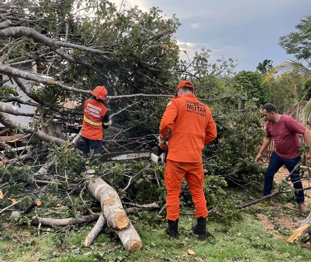Temporal em Juara mobiliza bombeiros e causa danos significativos