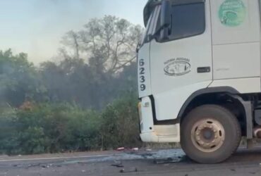 Dois jovens morrem em colisão entre motocicleta e caminhão na MT-246 em Barra do Bugres