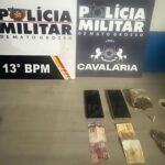 Durante rondas no bairro Tessele Junior, equipe da Cavalaria apreendeu maconha, cocaína, dinheiro e celulares com os suspeitos