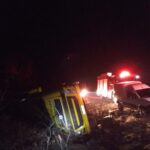 Acidente ocorreu na noite de quarta-feira (3), no distrito de Paredão Grande; motorista relatou ter dormido ao volante antes de perder o controle do veículo.