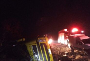 Acidente ocorreu na noite de quarta-feira (3), no distrito de Paredão Grande; motorista relatou ter dormido ao volante antes de perder o controle do veículo.