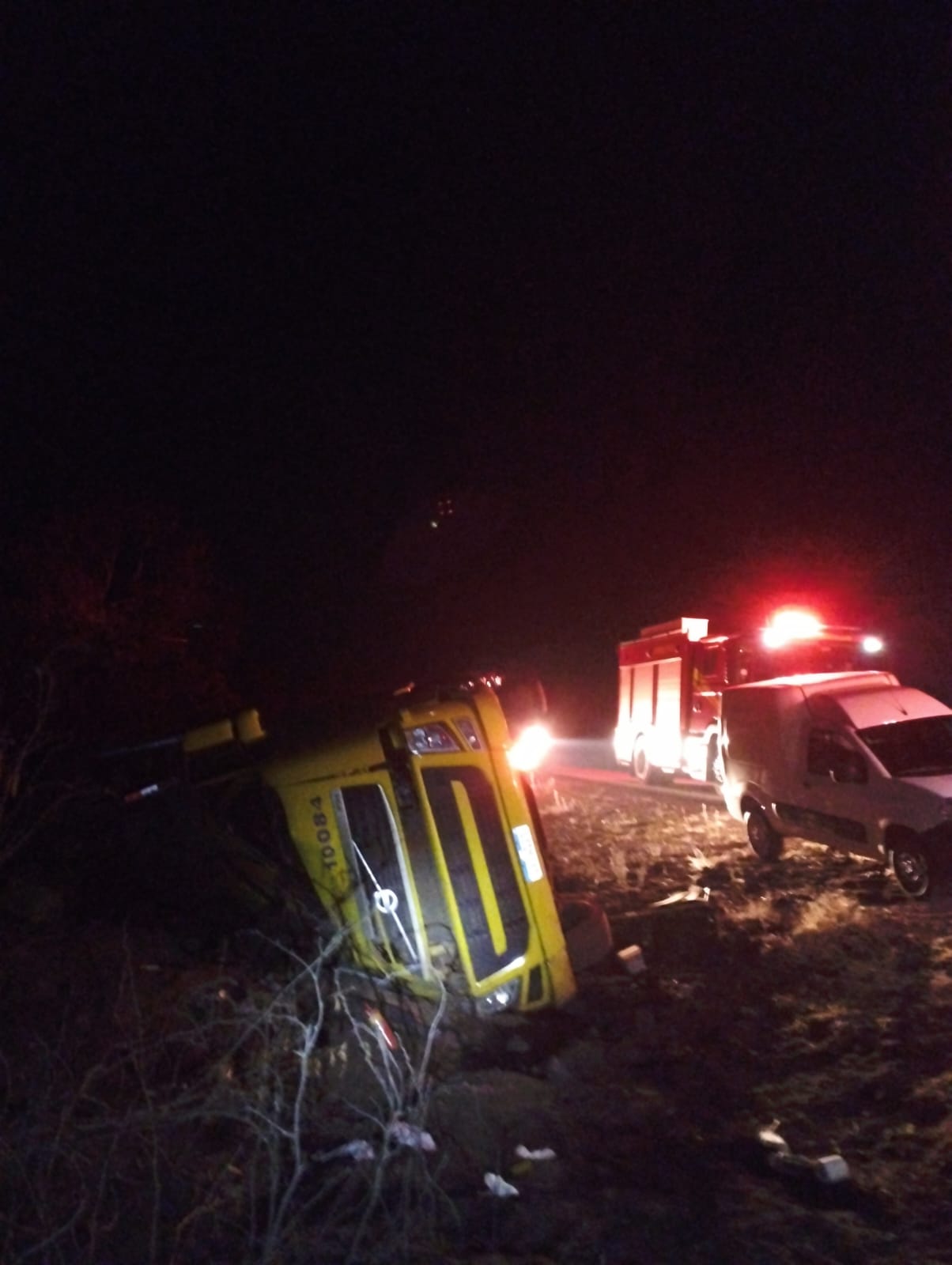 Acidente ocorreu na noite de quarta-feira (3), no distrito de Paredão Grande; motorista relatou ter dormido ao volante antes de perder o controle do veículo.