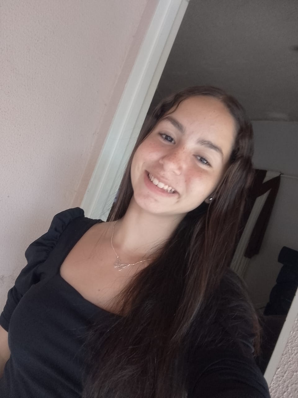 Família e autoridades pedem ajuda da população para localizar Kauane Gabrielly, vista pela última vez na tarde de quarta-feira (03)