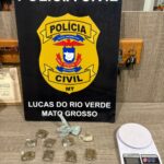 Suspeito já era conhecido da polícia e foi flagrado com porções de maconha e balança de precisão no bairro Jardim das Palmeiras