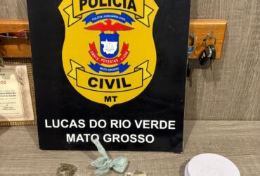 Suspeito já era conhecido da polícia e foi flagrado com porções de maconha e balança de precisão no bairro Jardim das Palmeiras