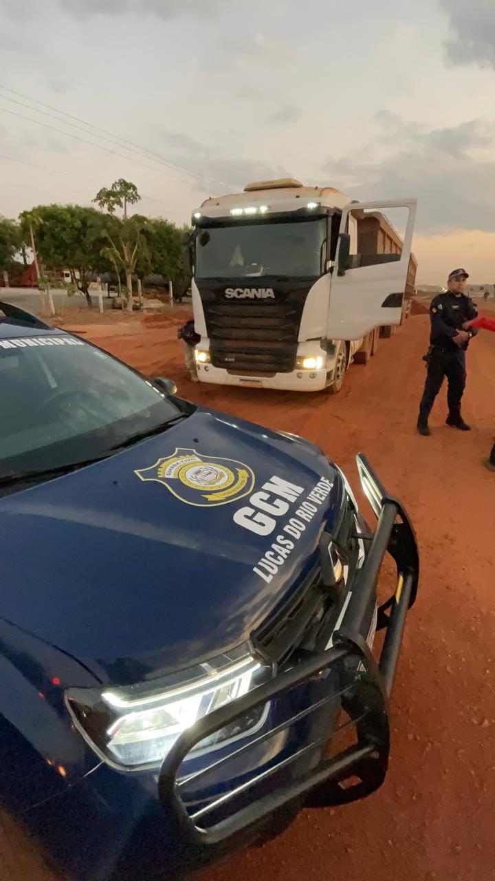 Abordagem ocorreu próximo ao pedágio da BR-163; motorista foi detido e encaminhado à Polícia Civil