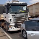 Acidente foi provocado por ultrapassagem forçada de ambulância; todos os envolvidos recusaram atendimento médico no local