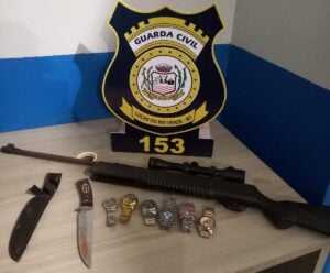 Abordagem da Guarda Civil Municipal resultou em auto de infração por alcoolemia e apreensão de itens suspeitos; caso foi encaminhado à Delegacia para providências legais.