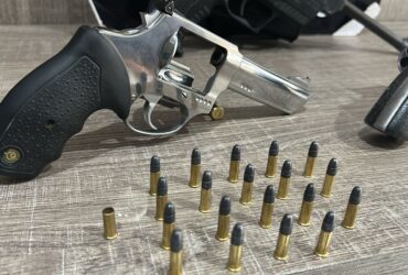 Ação foi desencadeada após denúncia anônima; suspeito responderá por posse e porte ilegal de arma de fogo