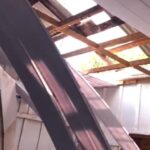 Fortes ventos destelharam casas e derrubaram árvores na tarde de domingo (28); ninguém ficou ferido