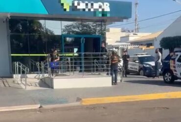 Além do dinheiro, grupo levou um revólver calibre .38 com 12 munições após arrombar portas e violar cofre de valores da agência