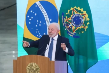Lula critica PEC da Blindagem e alerta sobre risco a ações judiciais