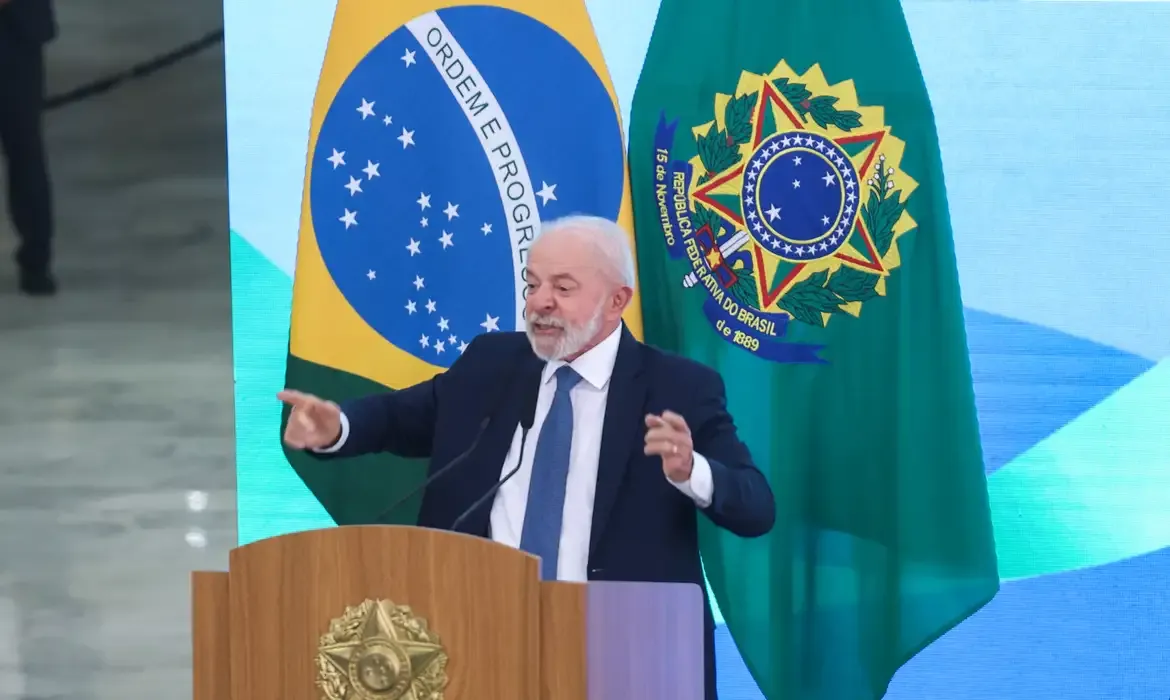 Lula critica PEC da Blindagem e alerta sobre risco a ações judiciais