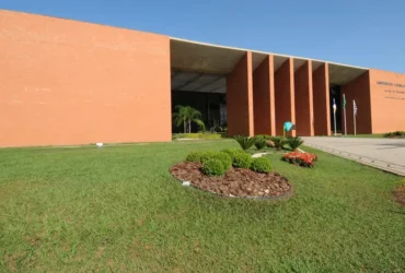 Polícia Federal realiza buscas em gabinetes e governador do Tocantins é afastado