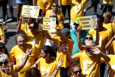 Álcool aumenta riscos à saúde mental e está ligado a mortes por suicídio