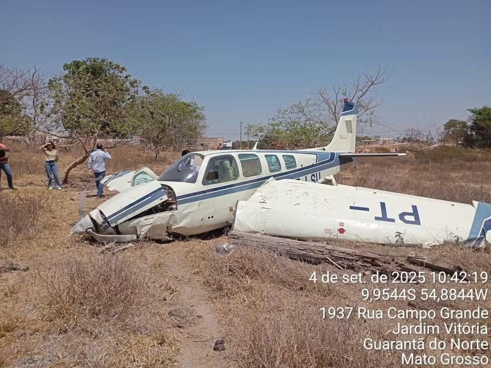 Grávida de 29 anos e passageiro de 47 foram levados ao hospital com escoriações; piloto recusou atendimento e relatou falha no motor durante pouso