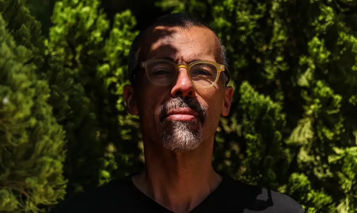 Desumanização de imigrantes nos EUA é destaque em livro de Jamil Chade